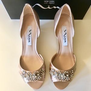 NWT Nina Satin Pumps